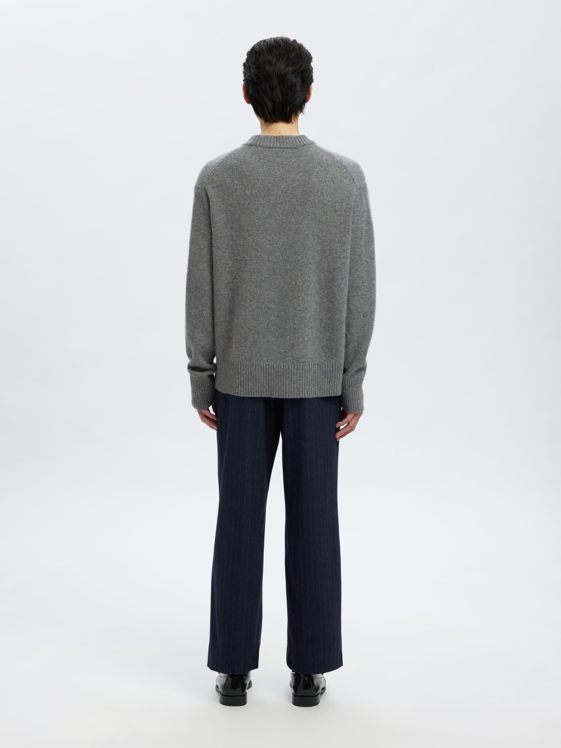 model_shot-back